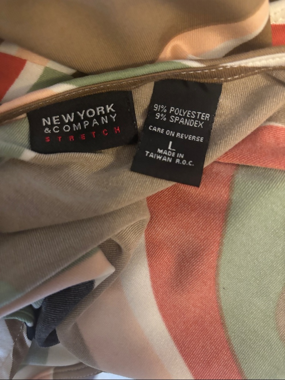 New York & Co. Stretch Sleeveless V-Neck Printed Camisole - Green Multi - Picture 3 of 3